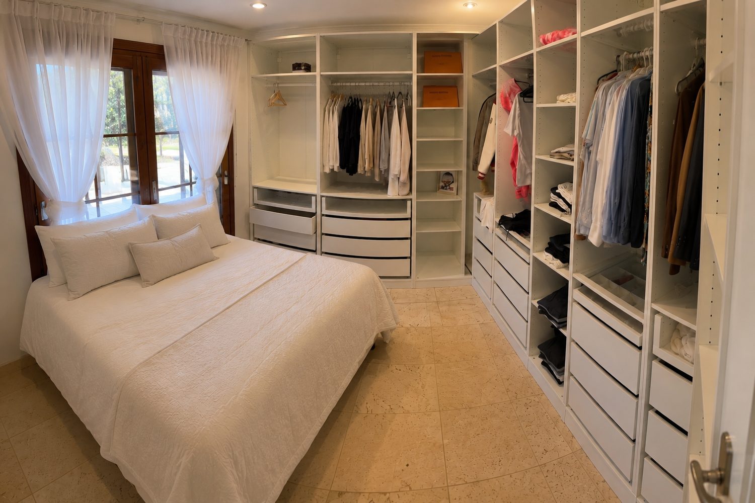 Schlafzimmer mit Ankleide